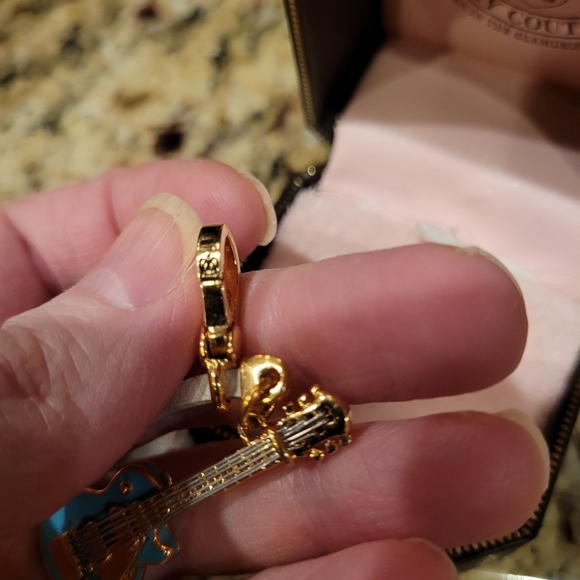 JUICY COUTURE VINTAGE GUITAR CHARM - Picture 4 of 5